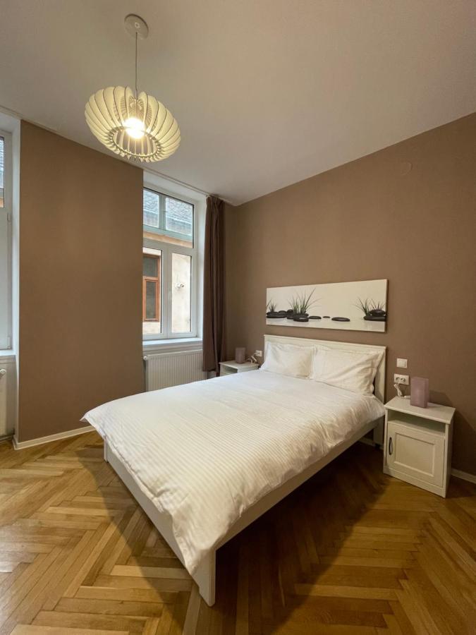 Schei Central Studios In The Heart Of Braşov Dış mekan fotoğraf
